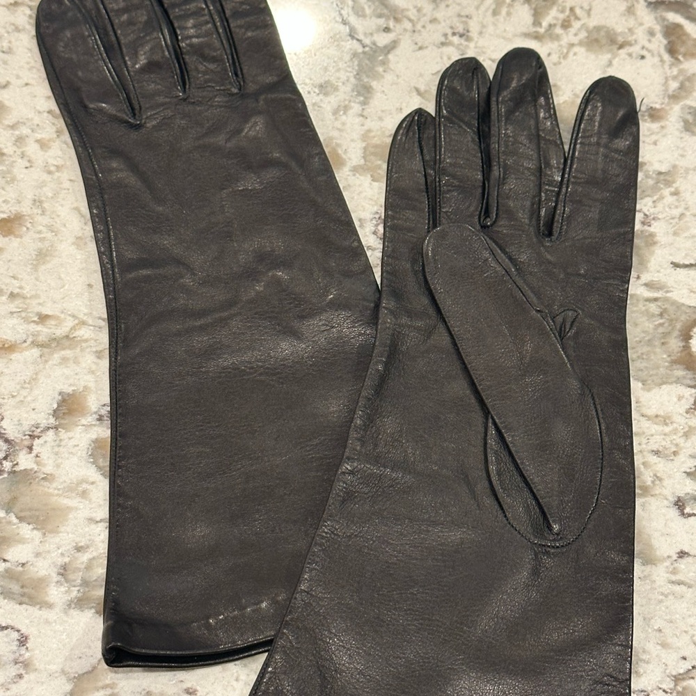 Elegant Black Leather Gloves